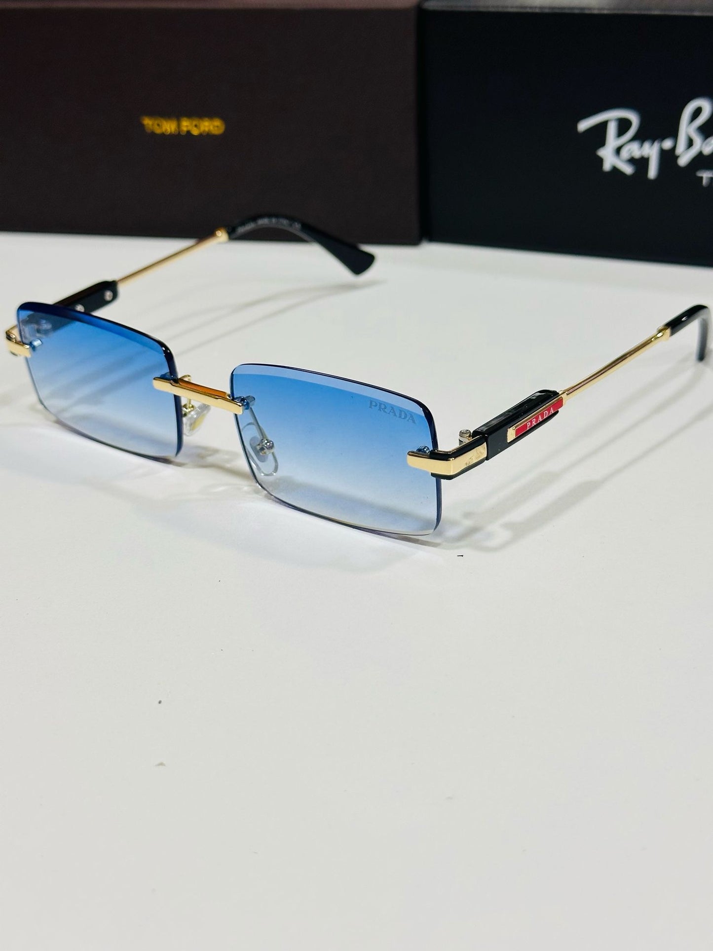 PRADA KLASİK 02